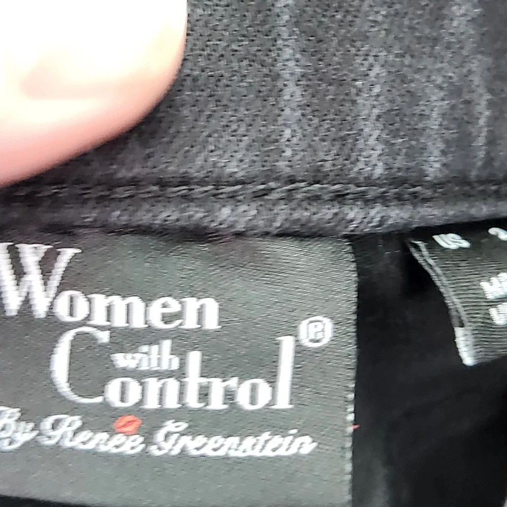 Women with Control Womens 2 Black Contour Curves Slim Crop Raw Hem Pants A685067